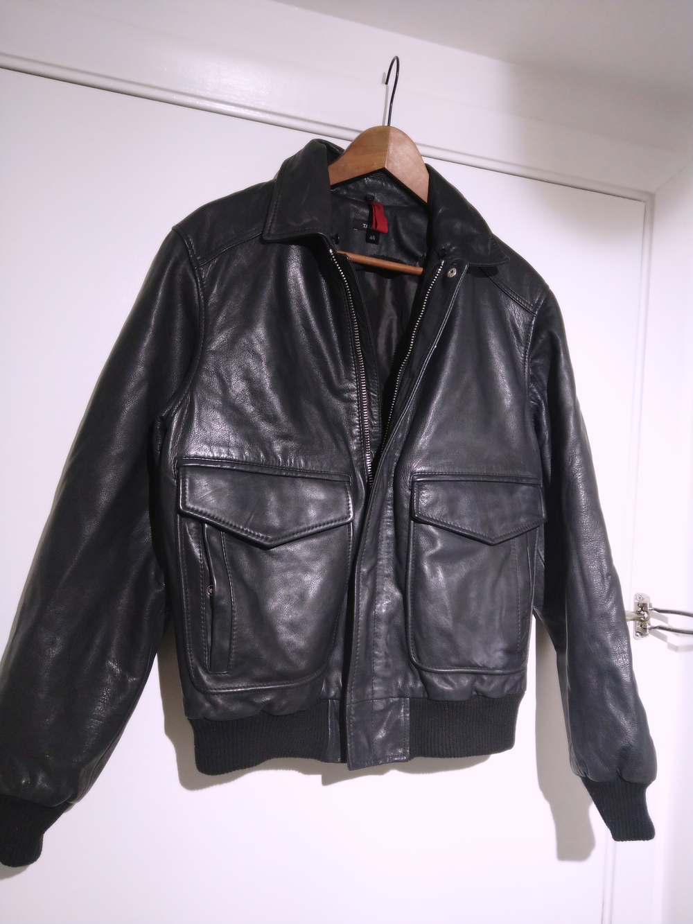 Men's Black Leather Bomber Jacket - Classic Style